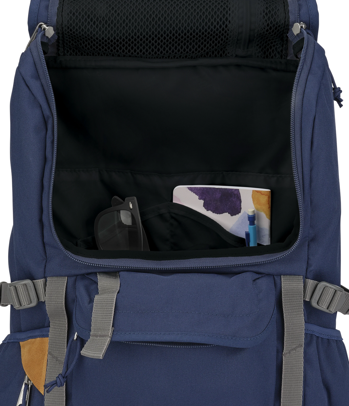 hatchet-backpack-r8 JS0A47J4003-DET3.webp