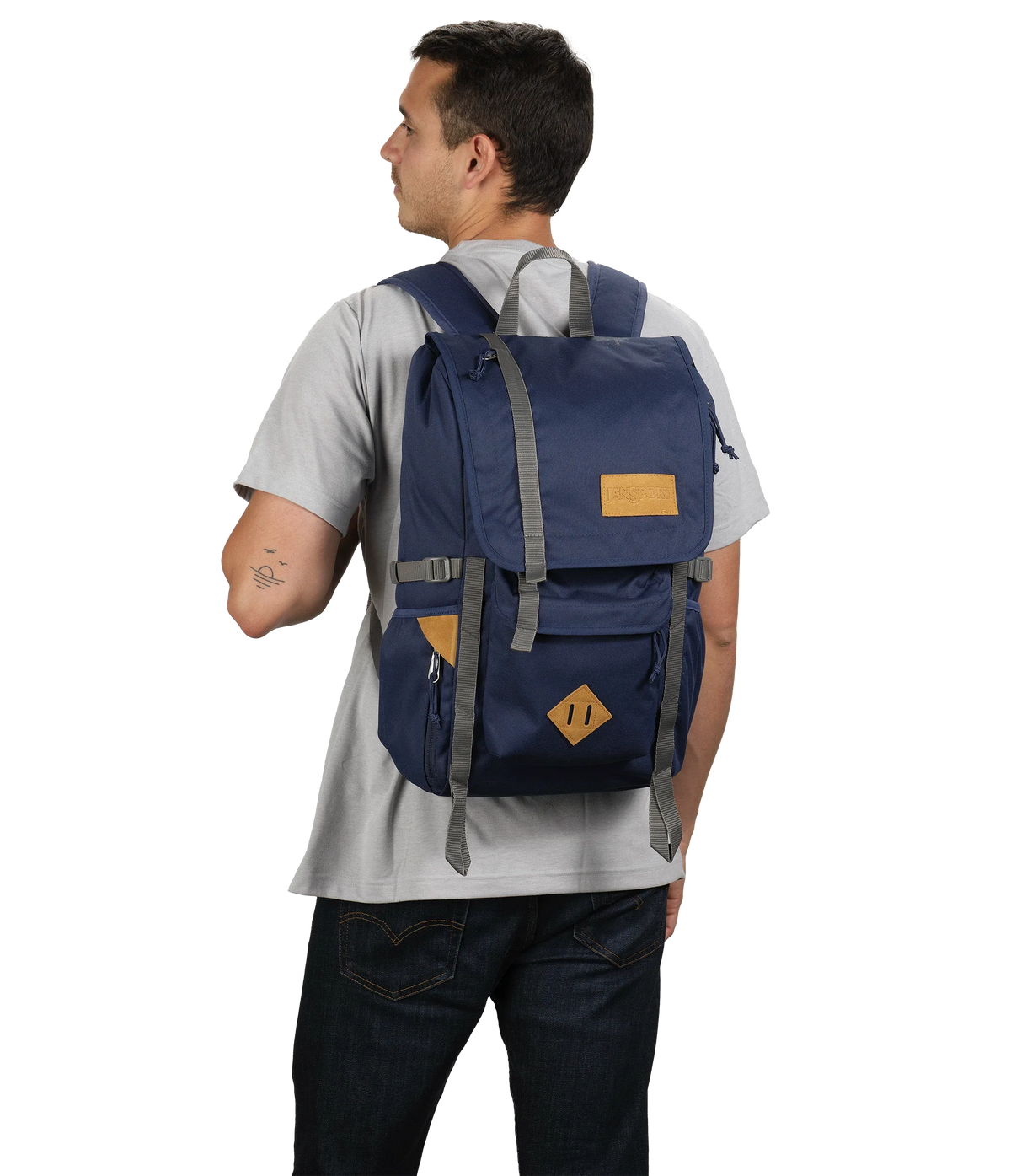 hatchet-backpack-r8 JS0A47J4003-MODEL.webp