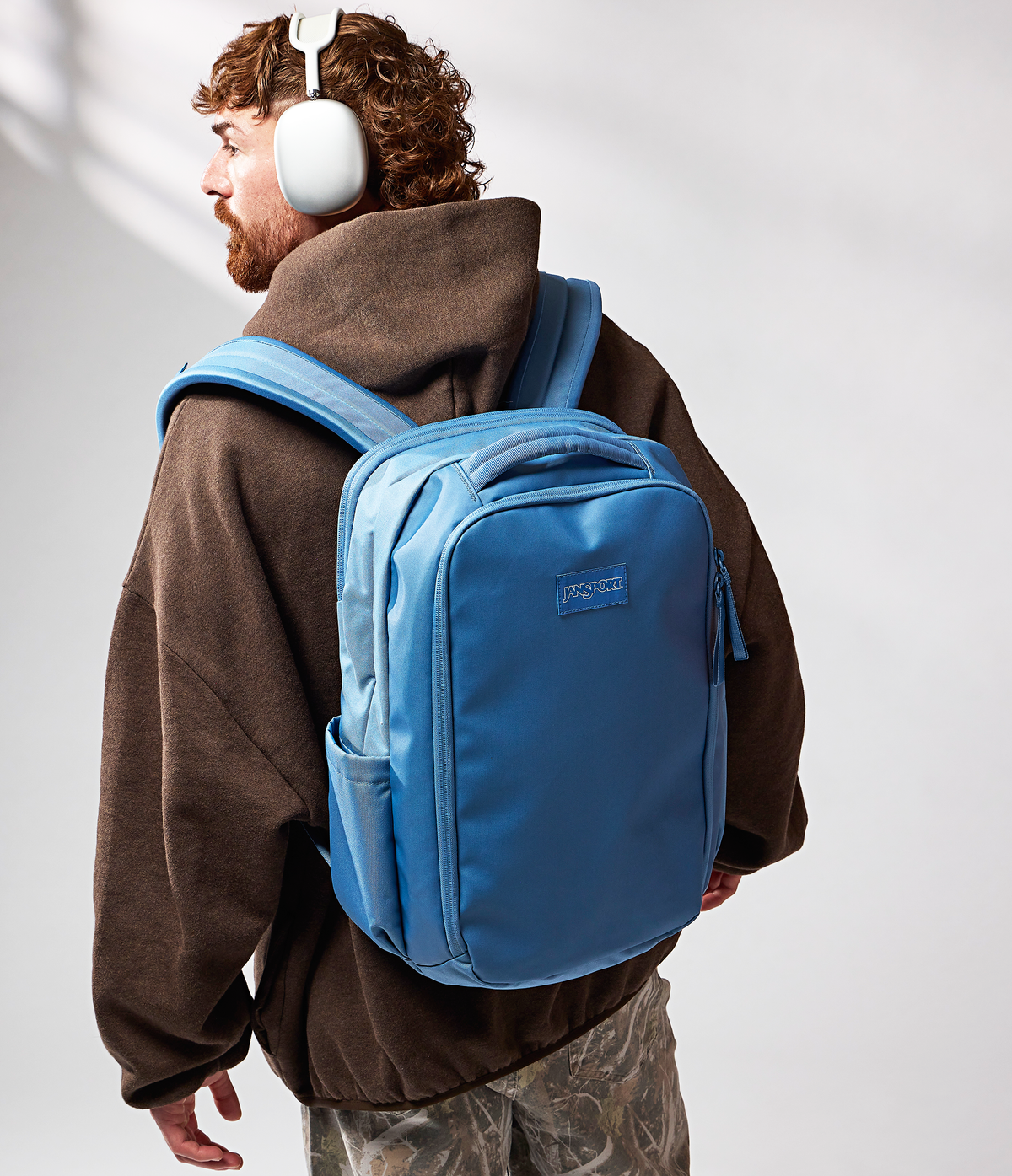 good-latitude-travel-pack-30l-z8 JS0A86ETEW5-MODEL.png