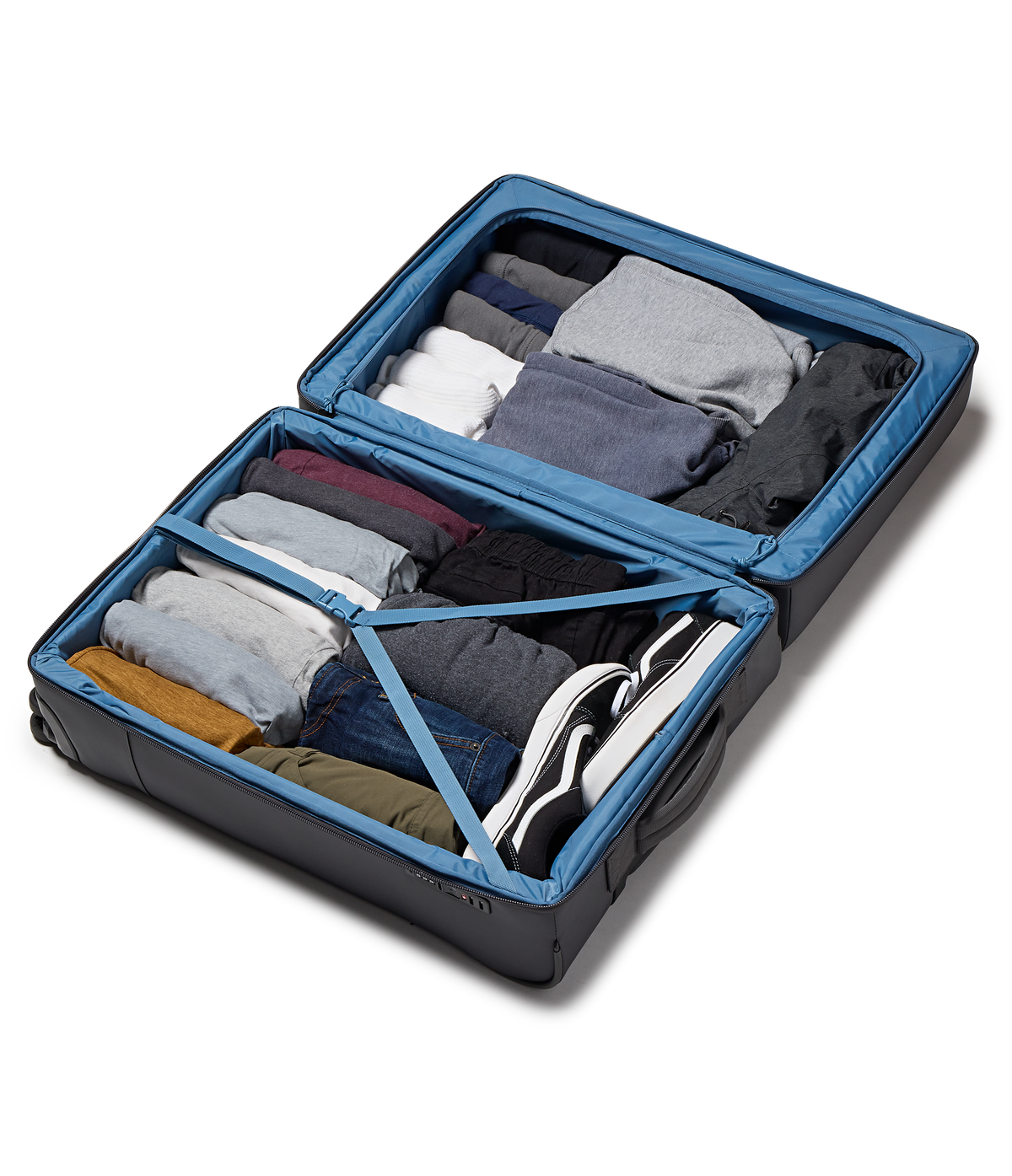 26-checked-luggage-toiletry-bag-elemental-blue-set-b4 JS0A8E8CDMX-DET3.png